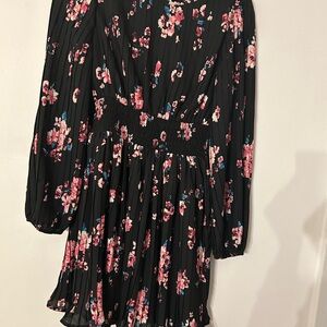 Leith pleated Floral Long Sleeve Dress. XS